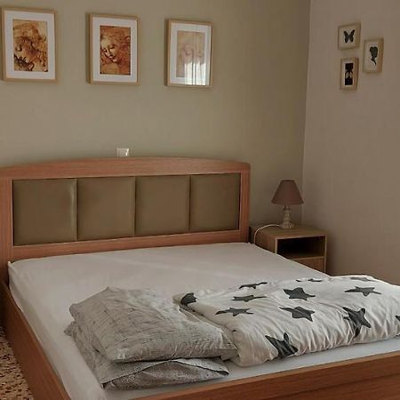 Airport Friendly House 4 Apartment Артемида Екстериор снимка
