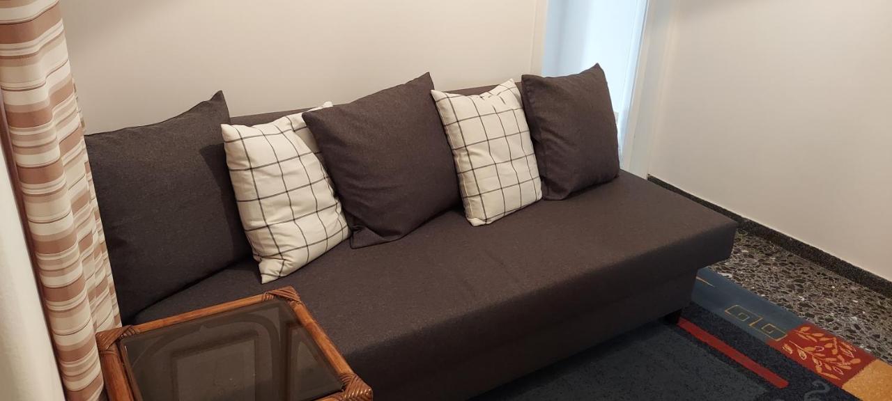 Airport Friendly House 4 Apartment Артемида Екстериор снимка