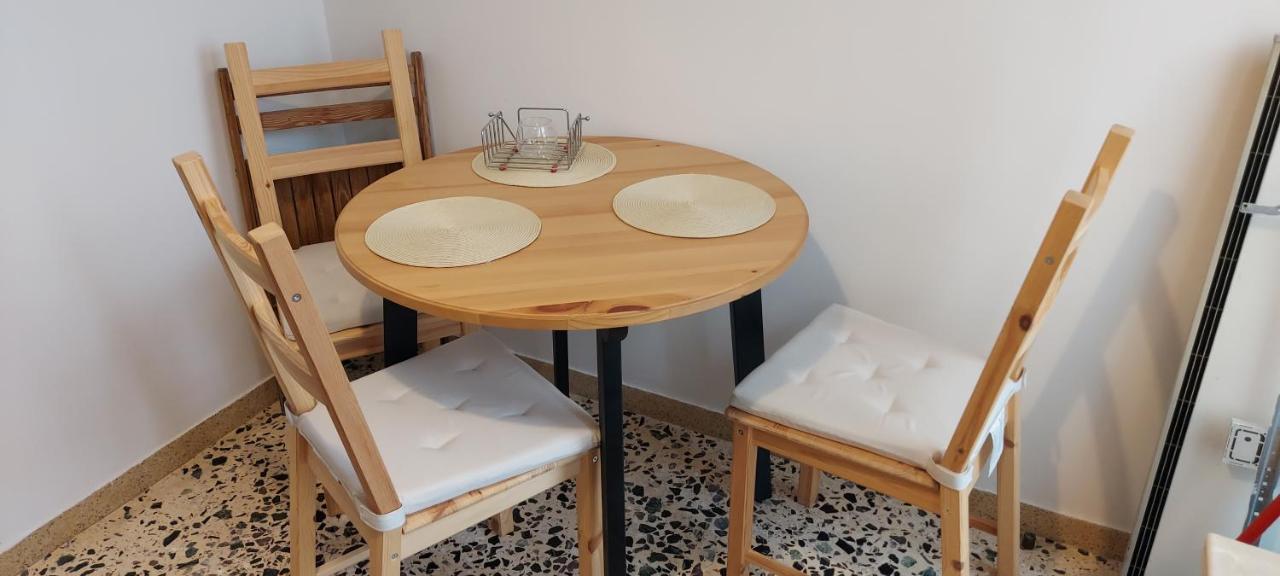 Airport Friendly House 4 Apartment Артемида Екстериор снимка