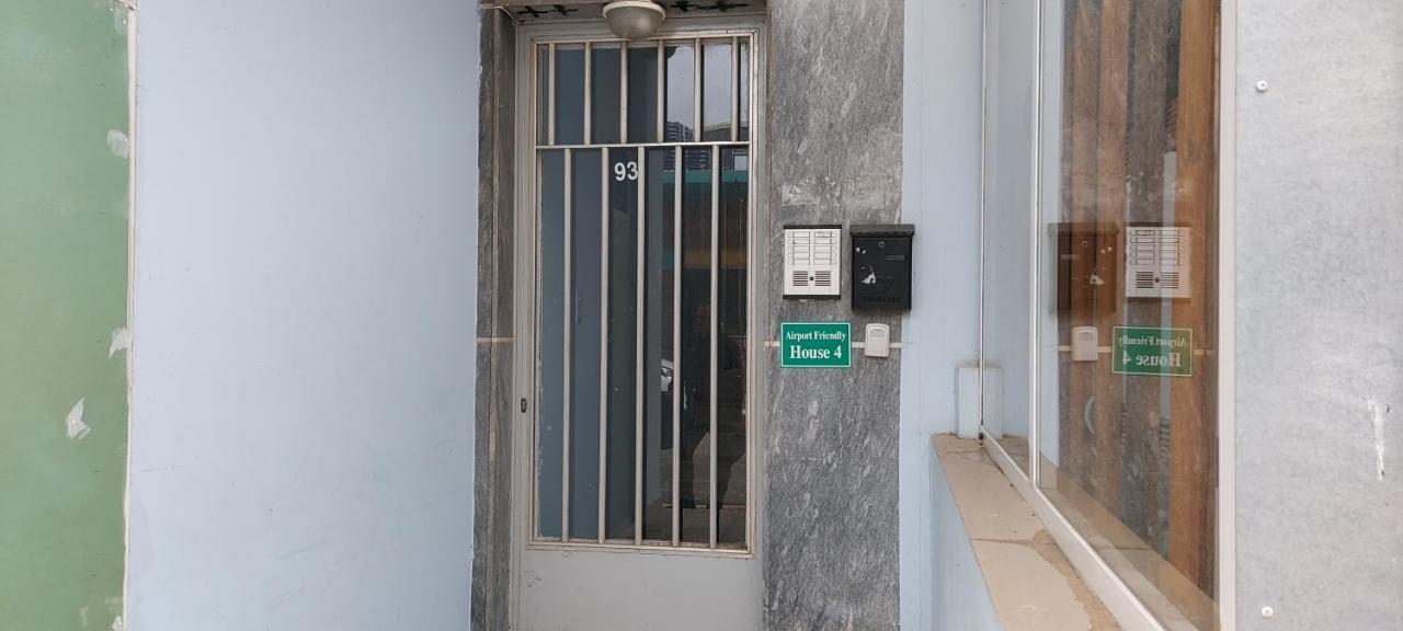 Airport Friendly House 4 Apartment Артемида Екстериор снимка