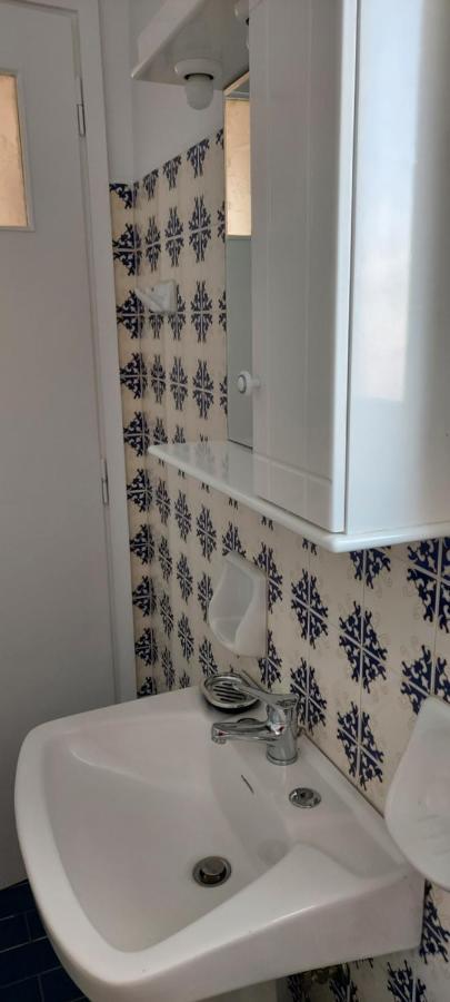 Airport Friendly House 4 Apartment Артемида Екстериор снимка