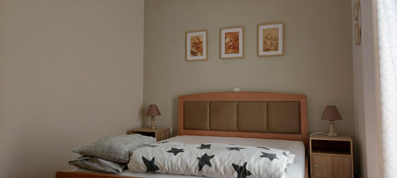 Airport Friendly House 4 Apartment Артемида Екстериор снимка