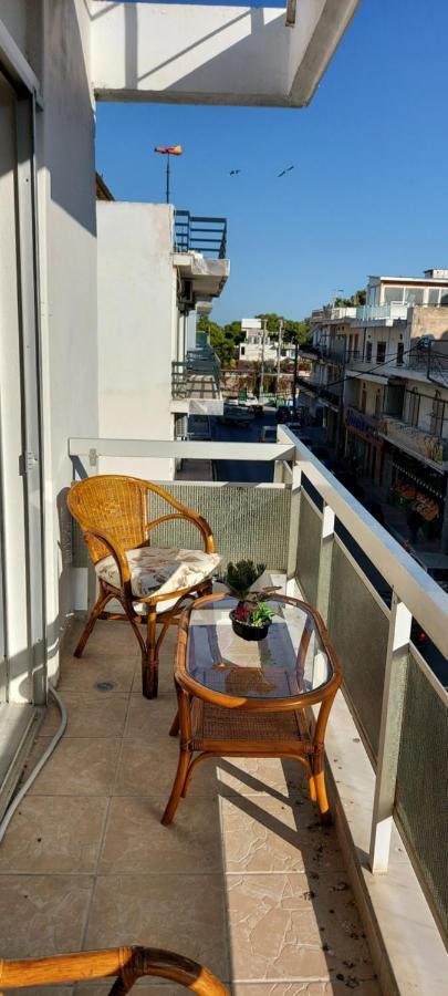 Airport Friendly House 4 Apartment Артемида Екстериор снимка