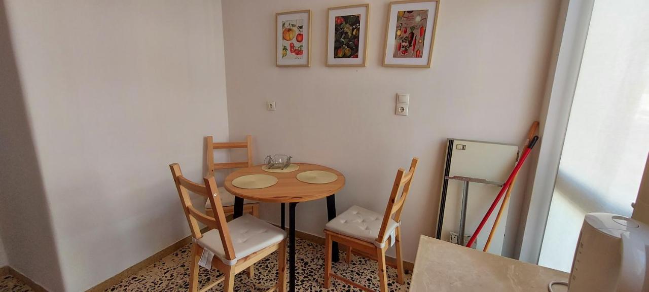 Airport Friendly House 4 Apartment Артемида Екстериор снимка