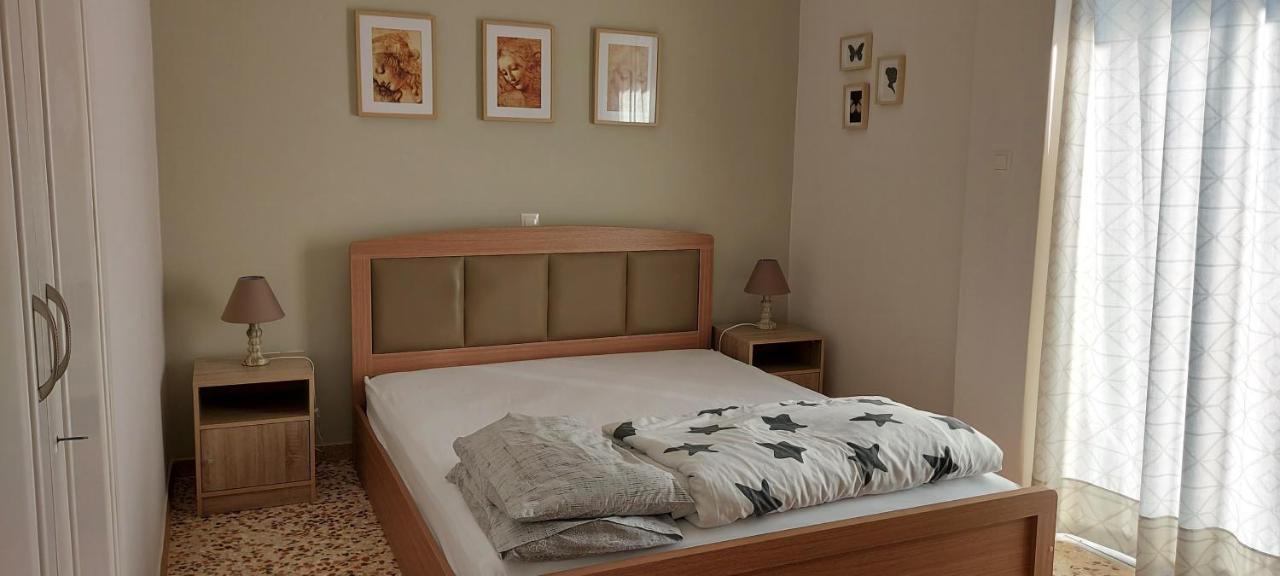 Airport Friendly House 4 Apartment Артемида Екстериор снимка