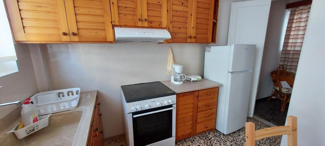 Airport Friendly House 4 Apartment Артемида Екстериор снимка