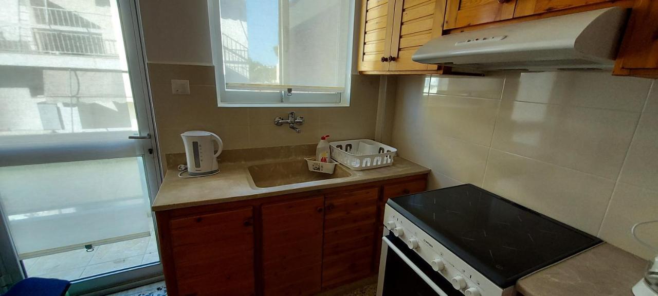 Airport Friendly House 4 Apartment Артемида Екстериор снимка