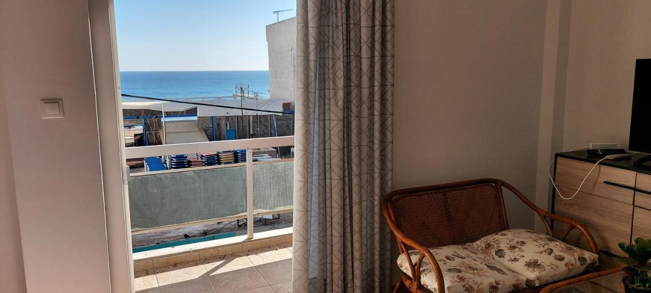 Airport Friendly House 4 Apartment Артемида Екстериор снимка
