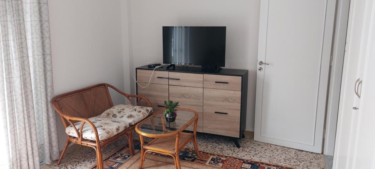 Airport Friendly House 4 Apartment Артемида Екстериор снимка