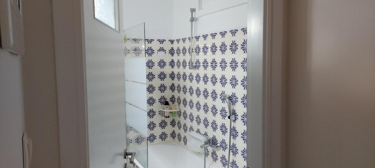 Airport Friendly House 4 Apartment Артемида Екстериор снимка