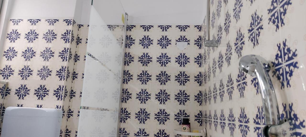 Airport Friendly House 4 Apartment Артемида Екстериор снимка