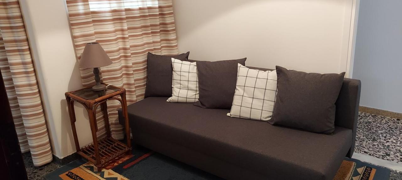 Airport Friendly House 4 Apartment Артемида Екстериор снимка